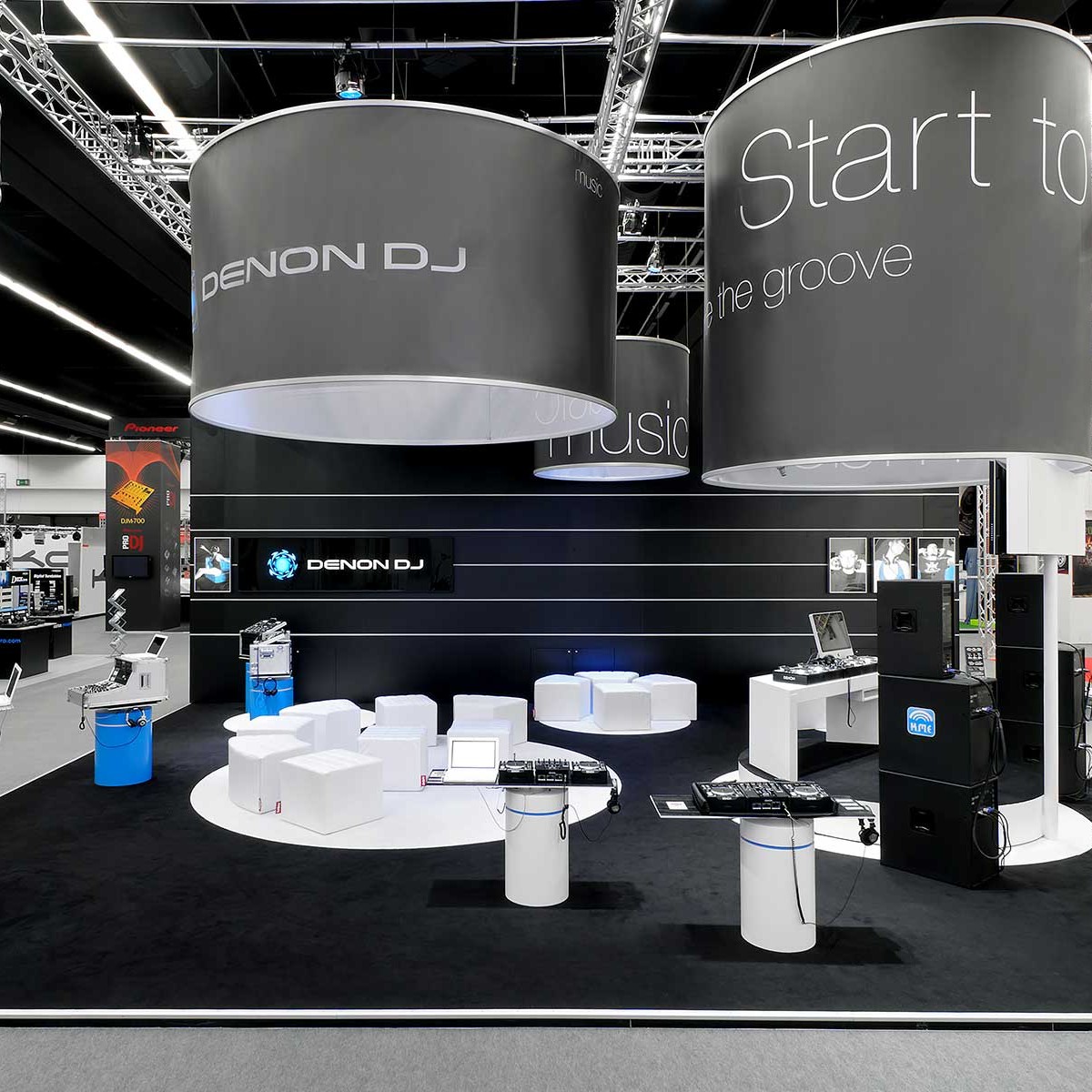 DENON Messestand von Blickfang Messebau DENON Messestand von Blickfang Messebau