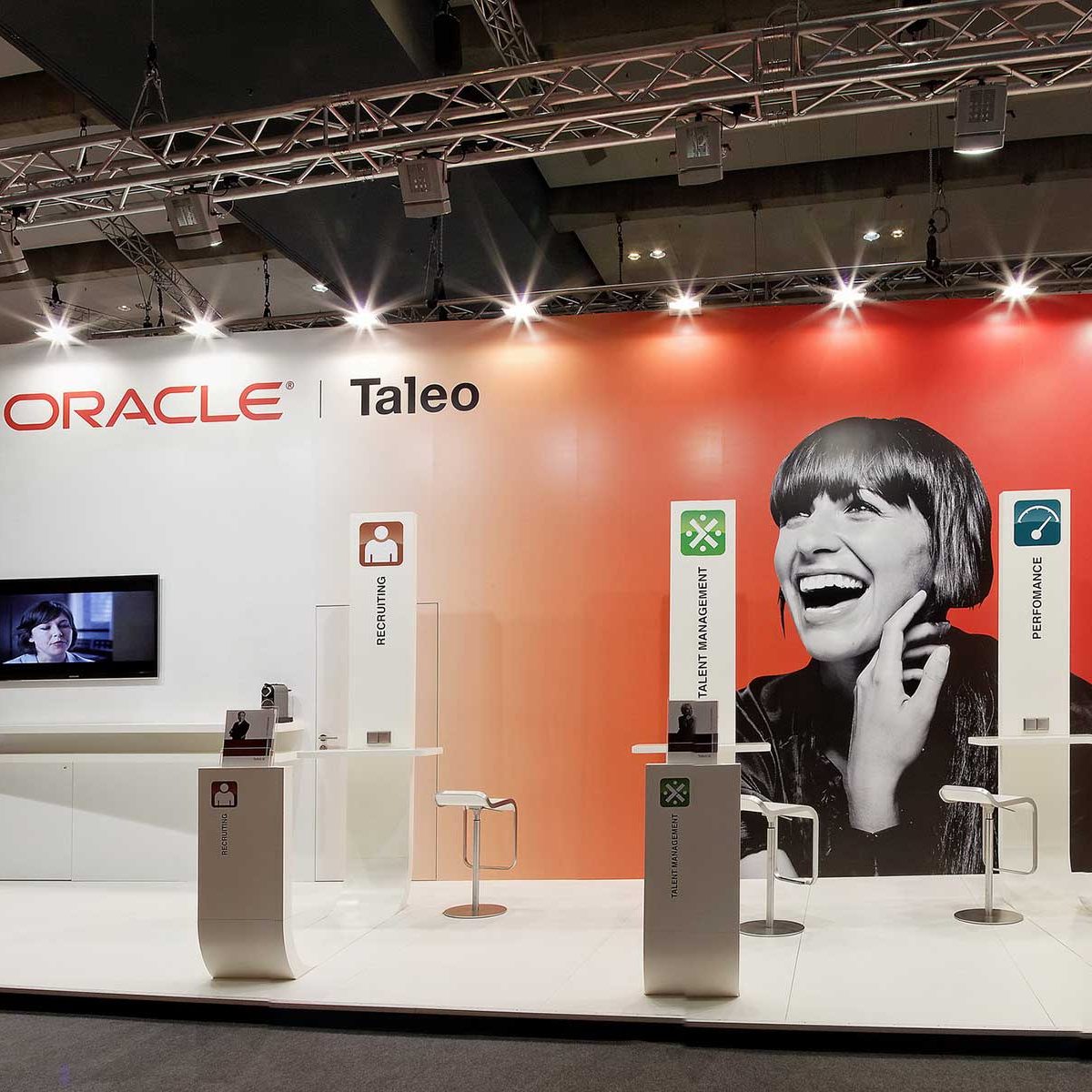 ORACLE Messestand von Blickfang Messebau ORACLE Messestand von Blickfang Messebau