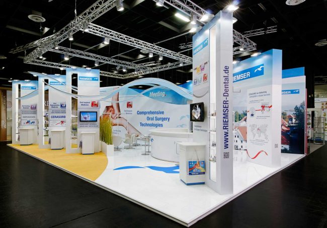 Messestand: RIEMSER Pharma GmbH - Messe: IDS - Messestandort: Köln - Standtyp: Kopfstand - Standfläche: 126m²