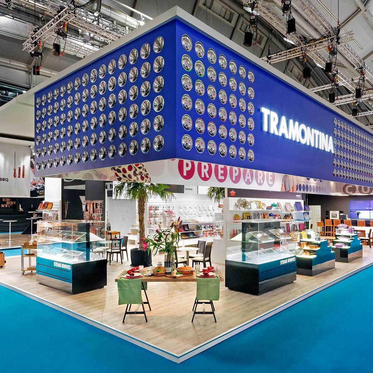 TRAMONTINA Messestand in Frankfurt von Blickfang Messebau TRAMONTINA Messestand in Frankfurt von Blickfang Messebau - Seitenansicht