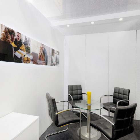 Deutsche Post DHL Messestand auf der Co-Reach in Nürnberg von Blickfang Messebau 1