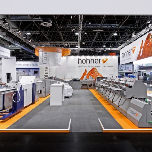 Messestand: Hohner Maschinenbau GmbH - Messe: DRUPA - Messestandort: Düsseldorf - 384m² - Inselstand