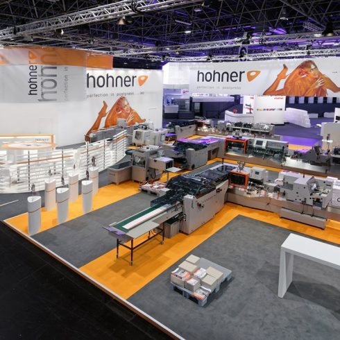 Messestand: Hohner Maschinenbau GmbH - Messe: DRUPA - Messestandort: Düsseldorf - 384m² - Inselstand