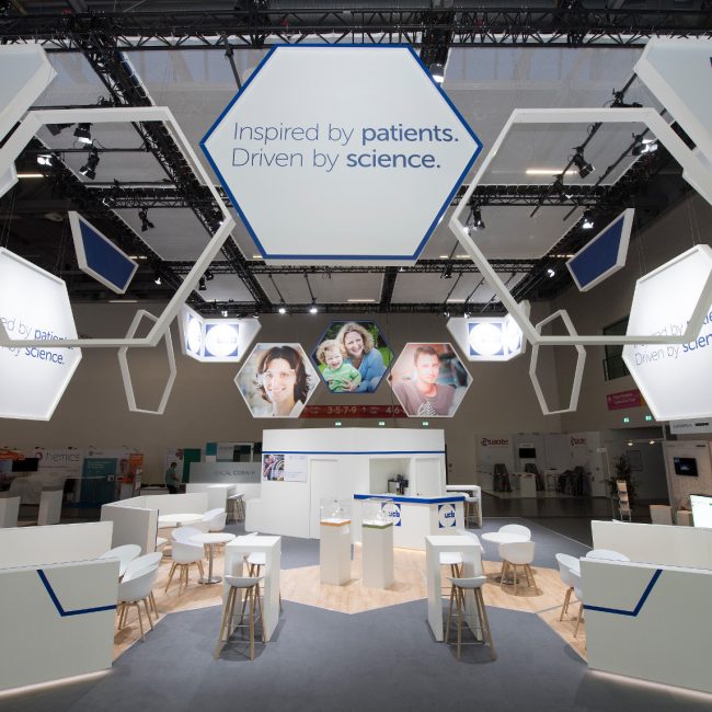 UCB DGRh Messestand 2