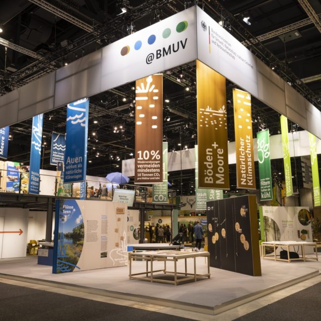 Messestand: BMUV - Messe: Die Internationale Grüne Woche (IGW) - Messestandort: Berlin - Standfläche: 370m² - Standtyp: Kopfstand