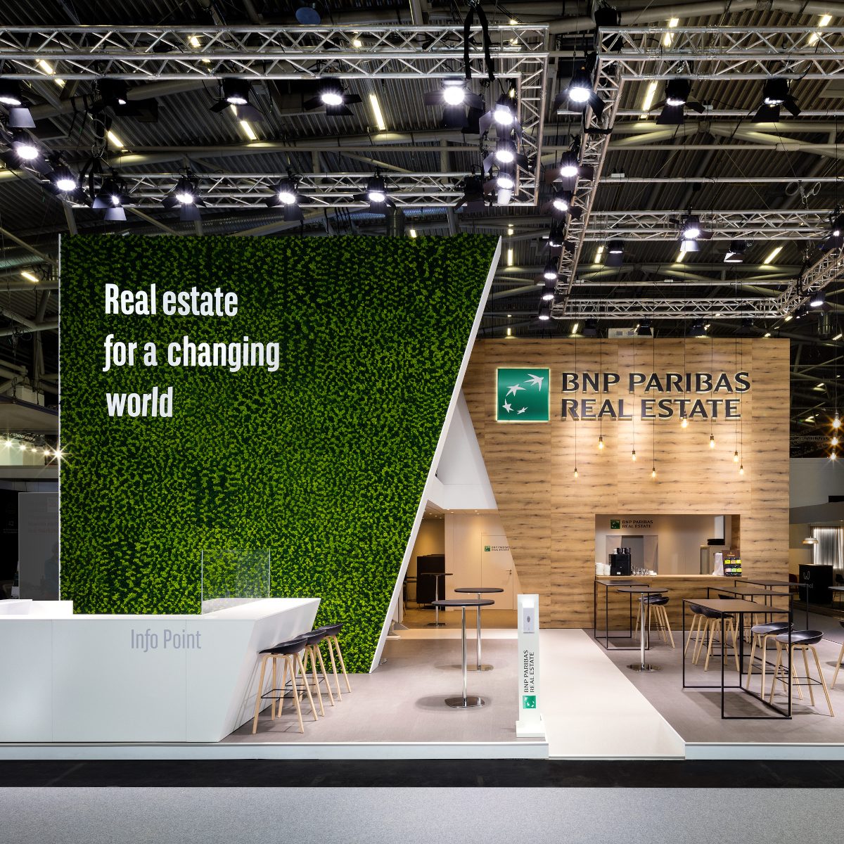 Messestand BNP Paribas-ExpoReal Messestand: BNP Paribas Real Estate Holding GmbH - Messe: ExpoReal - Messestandort: München - Doppelstock - 180m²+93m² - Kopfstand