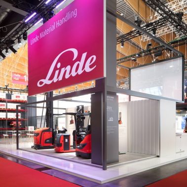 Messestand: Linde Material Handling GmbH - Messe: LogiMAT - Messestandort: Stuttgart - Messestand Innenbereich - 432 m² - Kopfstand