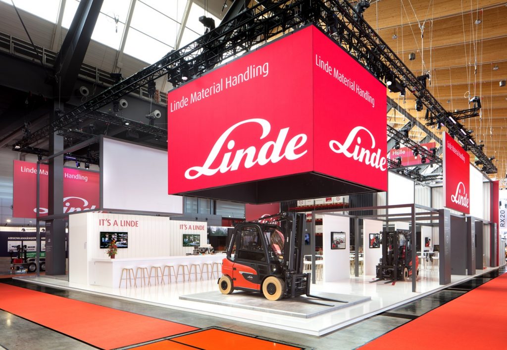 Linde Material Handling: Kopfstand mit Produktpräsentation und Vorführfläche auf der LogiMAT in Stuttgart