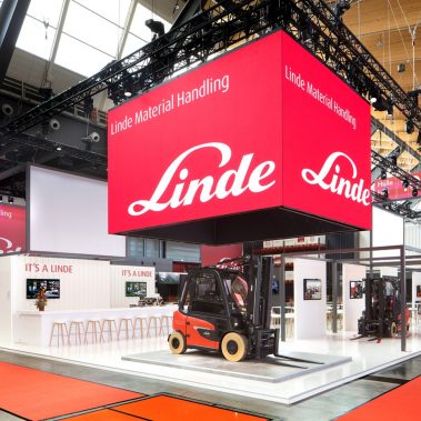 Messestand: Linde Material Handling GmbH - Messe: LogiMAT - Messestandort: Stuttgart - Messestand Innenbereich - 432 m² - Kopfstand