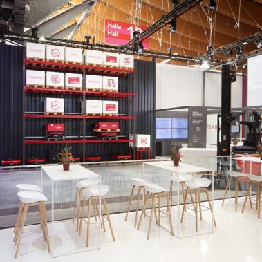 Messestand: Linde Material Handling GmbH - Messe: LogiMAT - Messestandort: Stuttgart - Messestand Innenbereich - 432 m² - Kopfstand