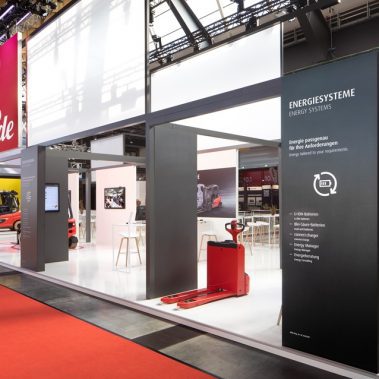 Messestand: Linde Material Handling GmbH - Messe: LogiMAT - Messestandort: Stuttgart - Messestand Innenbereich - 432 m² - Kopfstand