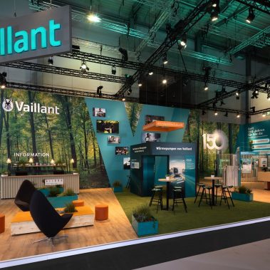 Messestand: Vaillant Deutschland GmbH & Co. KG - Messe: SHK+E Fachmesse für Sanitär, Heizung, Klima und Elektro - Messestandort: Essen - 346m² - Kopfstand