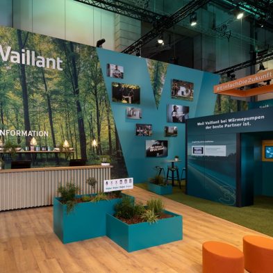 Messestand: Vaillant Deutschland GmbH & Co. KG - Messe: SHK+E Fachmesse für Sanitär, Heizung, Klima und Elektro - Messestandort: Essen - 346m² - Kopfstand