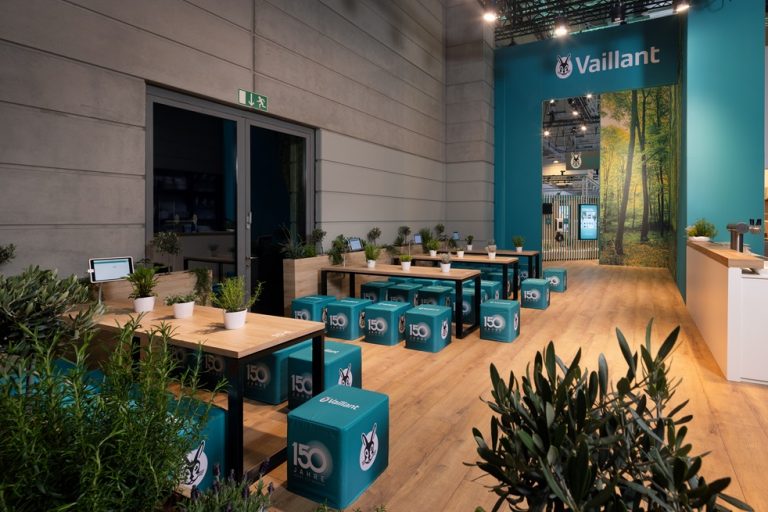 Gastrolounge am Vaillant-Messestand auf der SHK+E in Essen