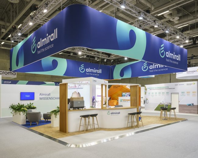 Messestand: Almirall Hermal GmbH - Messe: DDG - Messestandort: Berlin - Standfläche: 80m² + 40m² - Standtyp: Inselstand + Eckstand