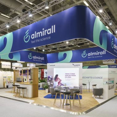 Messestand: Almirall Hermal GmbH - Messe: DDG - Messestandort: Berlin - Standfläche: 80m² + 40m² - Standtyp: Inselstand + Eckstand