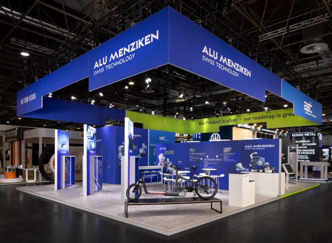 Messestand: APT Holding GmbH + ALU Menziken - Messe: Aluminium - Messestandort: Düsseldorf - Standfläche: 159,5m² - Standtyp: Inselstand